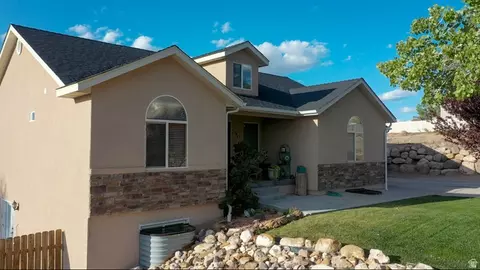 Exterior - 1797 E Sunset Rd, Enoch, UT 84721 photo 4 of 17