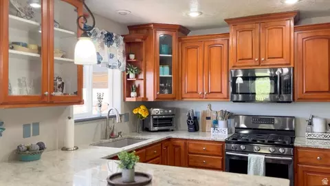 Kitchen - 1797 E Sunset Rd, Enoch, UT 84721 photo 1 of 6