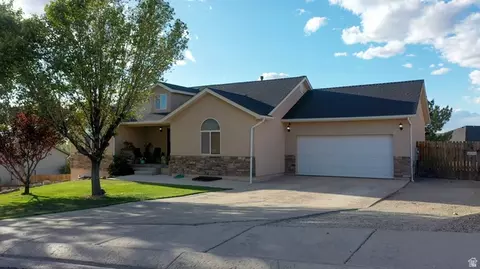 Exterior - 1797 E Sunset Rd, Enoch, UT 84721 photo 16 of 17