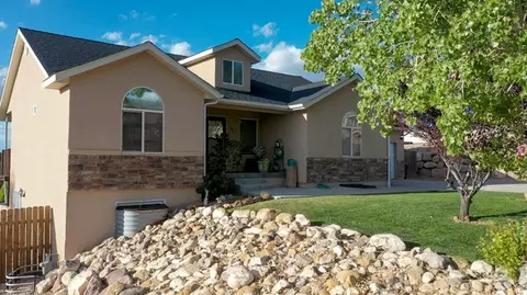 Exterior - 1797 E Sunset Rd, Enoch, UT 84721 photo 14 of 17