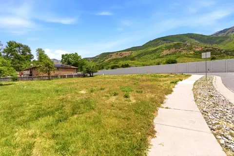 2883 E Sunset Dr, Layton, UT 84040 photo 3