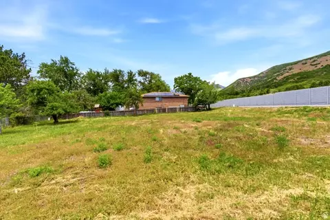 2883 E Sunset Dr, Layton, UT 84040 photo 2