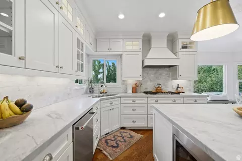 Kitchen - 3195 E Walker Mill Dr, Holladay, UT 84121 photo 4 of 7