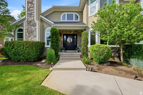 Exterior - 3195 E Walker Mill Dr, Holladay, UT 84121 photo 4 of 12