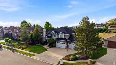 View/Area - 3195 E Walker Mill Dr, Holladay, UT 84121 photo 6 of 7