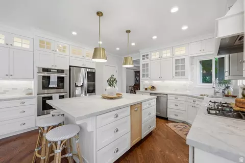 Kitchen - 3195 E Walker Mill Dr, Holladay, UT 84121 photo 5 of 7