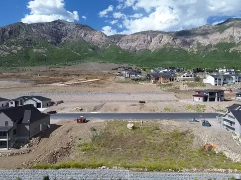 747 E Mountain Rd #193, North Ogden, UT 84414