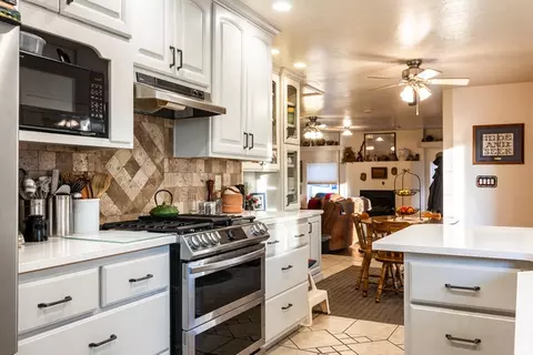 Kitchen - 2124 E Cherry Ln, Layton, UT 84040 photo 2 of 4