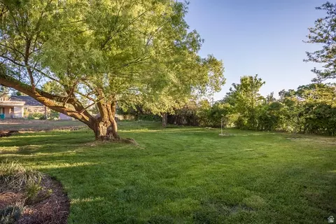 Exterior - 2124 E Cherry Ln, Layton, UT 84040 photo 4 of 10