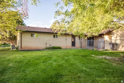 Exterior - 2124 E Cherry Ln, Layton, UT 84040 photo 6 of 10