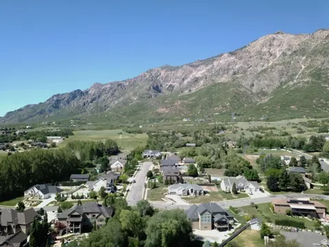 395 W 4400 N #16, Pleasant View, UT 84414