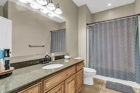 Bath - 740 E 100 S, Hyde Park, UT 84318 photo 5 of 6