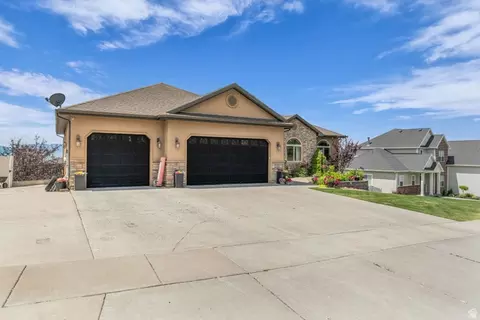 Exterior - 740 E 100 S, Hyde Park, UT 84318 photo 3 of 9