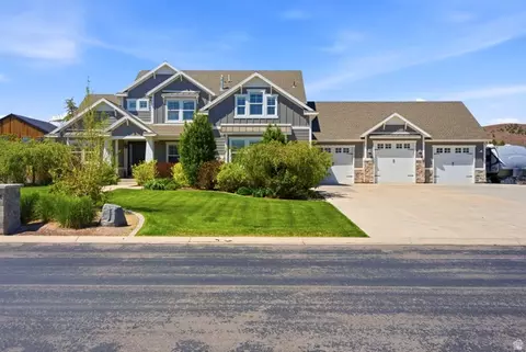 Exterior - 1971 E Sunnyvale Dr, Eagle Mountain, UT 84005 photo 2 of 13