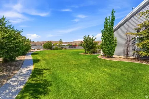 Exterior - 1971 E Sunnyvale Dr, Eagle Mountain, UT 84005 photo 12 of 13