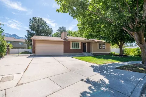 2090 E Greenwich Cir S, Sandy, UT 84093