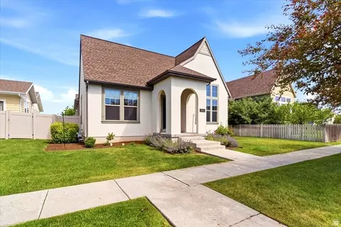 2064 W Orchard Harvest Dr, Kaysville, UT 84037