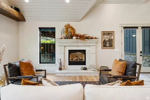 Living - 1141 S Oak Leaf, Springville, UT 84663 photo 3 of 7