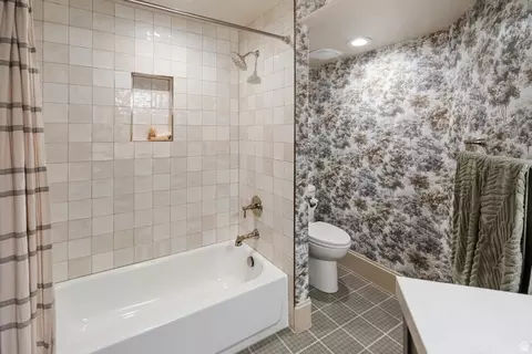Bath - 1141 S Oak Leaf, Springville, UT 84663 photo 6 of 9