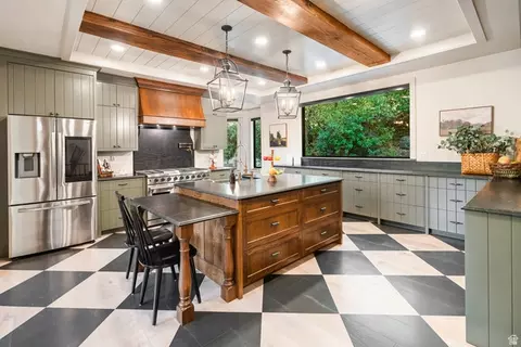 Kitchen - 1141 S Oak Leaf, Springville, UT 84663 photo 2 of 5