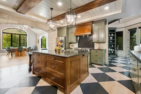 Kitchen - 1141 S Oak Leaf, Springville, UT 84663 photo 3 of 5