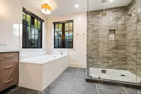 Bath - 1141 S Oak Leaf, Springville, UT 84663 photo 3 of 9