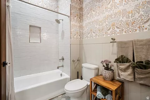 Bath - 1141 S Oak Leaf, Springville, UT 84663 photo 5 of 9