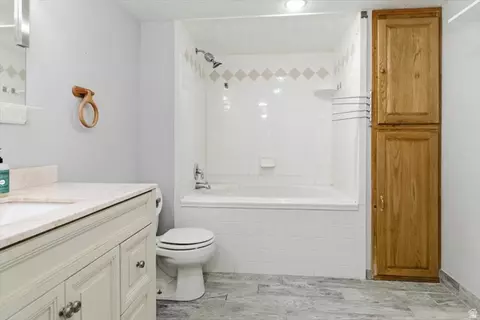 Bath - 187 E 2nd N, Preston, ID 83263 photo 3 of 3