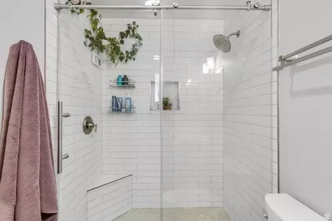 Bath - 48 W Moon Ridge Dr, Murray, UT 84107 photo 2 of 3