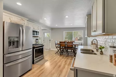 Kitchen - 48 W Moon Ridge Dr, Murray, UT 84107 photo 1 of 2