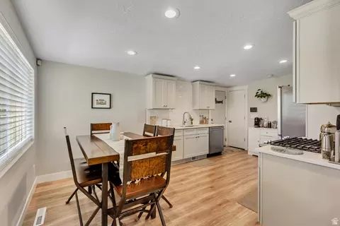 Dining - 48 W Moon Ridge Dr, Murray, UT 84107 photo 1 of 2