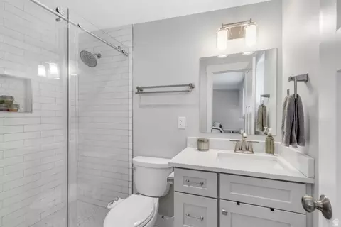 Bath - 48 W Moon Ridge Dr, Murray, UT 84107 photo 1 of 3
