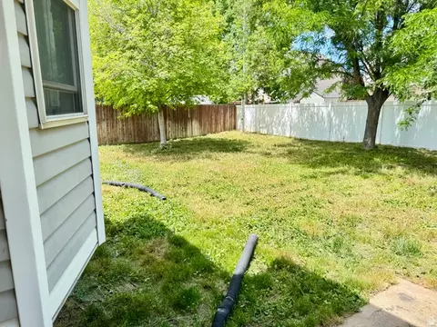 Exterior - 278 W 2000 S, Clearfield, UT 84015 photo 7 of 8