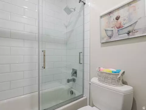 Bath - 1283 E Corner View Ct S, Draper, UT 84020 photo 7 of 9
