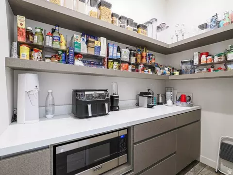 Kitchen - 1283 E Corner View Ct S, Draper, UT 84020 photo 6 of 7