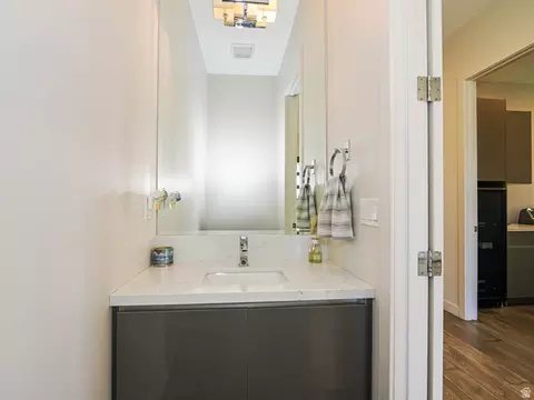 Bath - 1283 E Corner View Ct S, Draper, UT 84020 photo 4 of 9