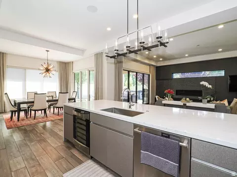 Kitchen - 1283 E Corner View Ct S, Draper, UT 84020 photo 4 of 7