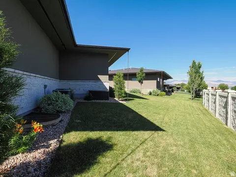 Exterior - 1283 E Corner View Ct S, Draper, UT 84020 photo 9 of 12