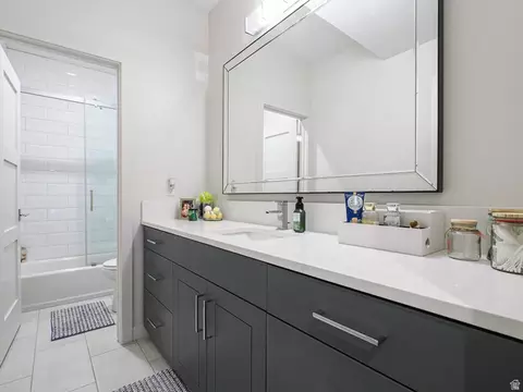 Bath - 1283 E Corner View Ct S, Draper, UT 84020 photo 6 of 9