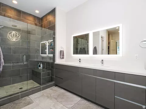 Bath - 1283 E Corner View Ct S, Draper, UT 84020 photo 3 of 9