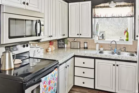 Kitchen - 90 S Railroad Ave, Arimo, ID 83214 photo 2 of 4