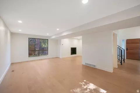 Living - 2882 E Heather Cir S, Holladay, UT 84117 photo 2 of 3