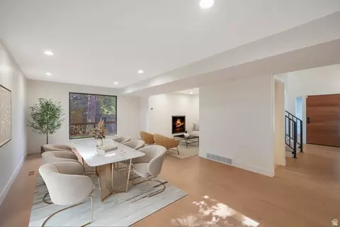 Dining - 2882 E Heather Cir S, Holladay, UT 84117 photo 2 of 2
