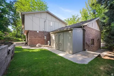 Exterior - 2882 E Heather Cir S, Holladay, UT 84117 photo 3 of 6