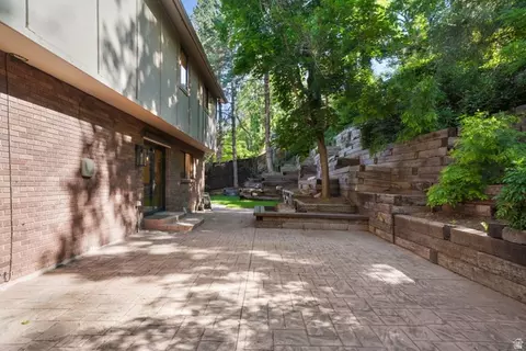 Exterior - 2882 E Heather Cir S, Holladay, UT 84117 photo 4 of 6