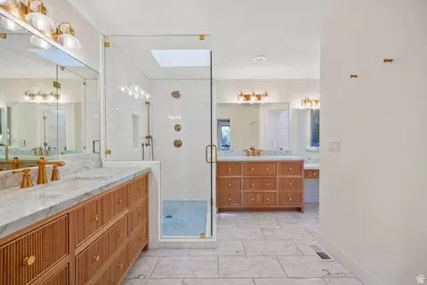 Bath - 2882 E Heather Cir S, Holladay, UT 84117 photo 2 of 6