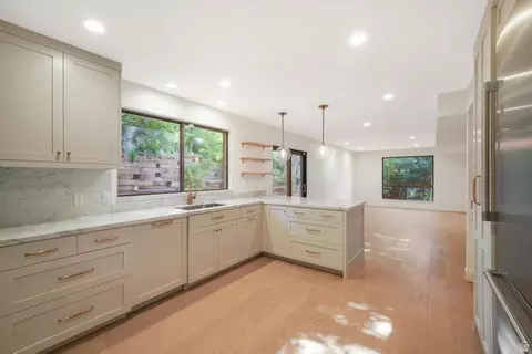 Kitchen - 2882 E Heather Cir S, Holladay, UT 84117 photo 2 of 3