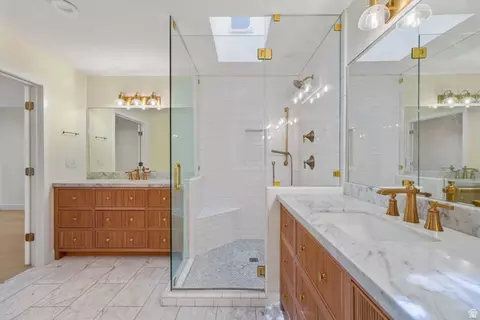 Bath - 2882 E Heather Cir S, Holladay, UT 84117 photo 3 of 6