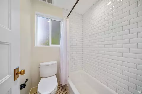 Bath - 2882 E Heather Cir S, Holladay, UT 84117 photo 5 of 6