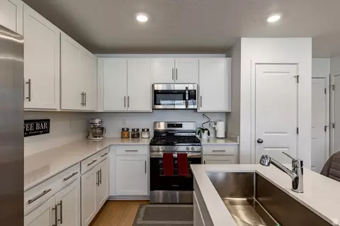 Kitchen - 1839 Rainbow Bridge Dr #3129, Eagle Mountain, UT 84005 photo 2 of 4